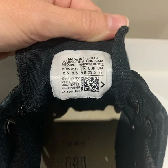 Converse Sold Black Low Tops - Picture 7 of 9